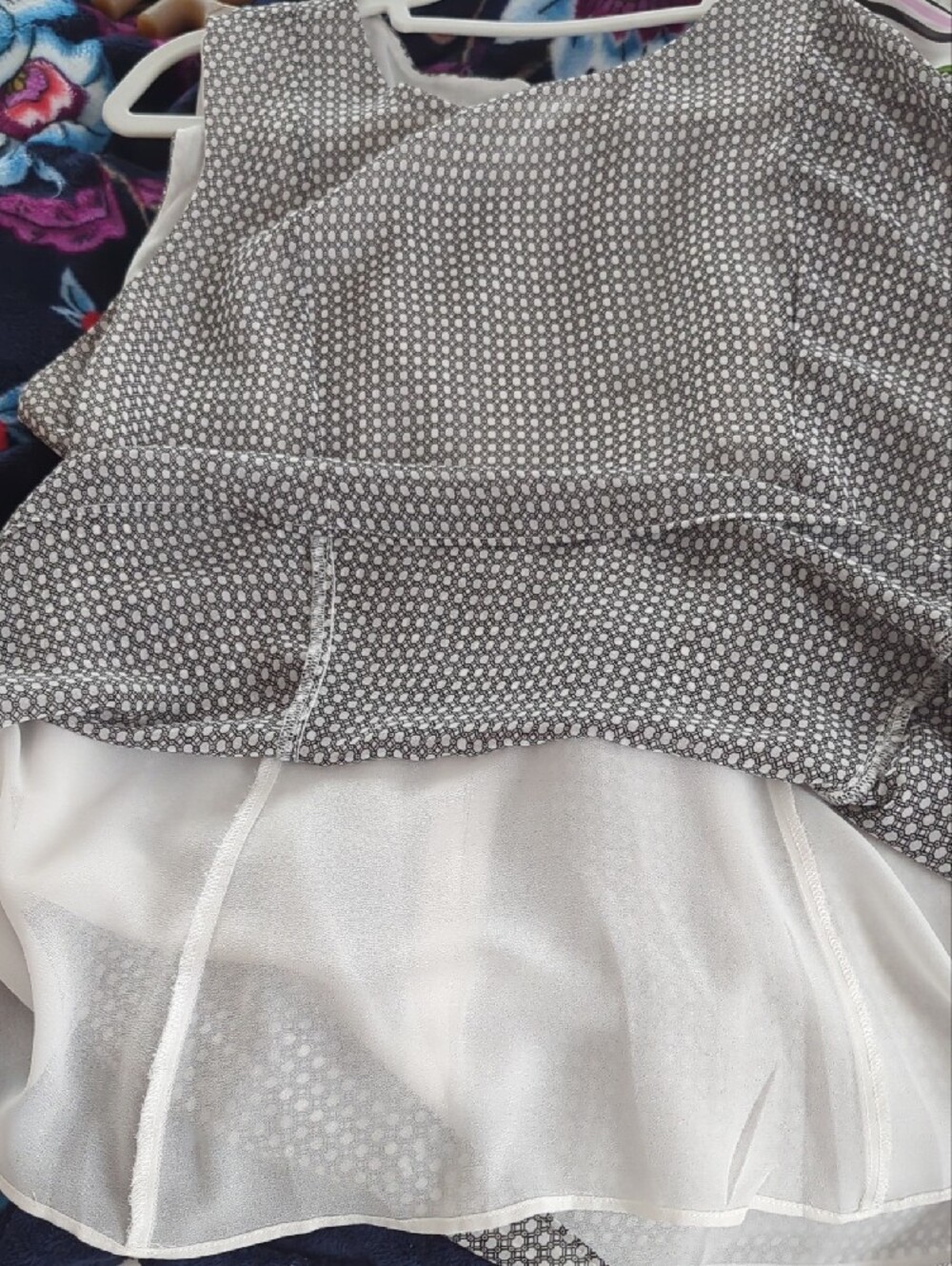 Ann Taylor Factory Gray Printed Sleeveless Blouse with Striped Scarf Detail - Picture 6 of 7